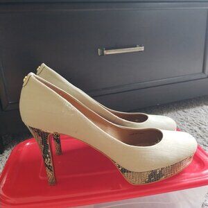 Tahari Pumps
